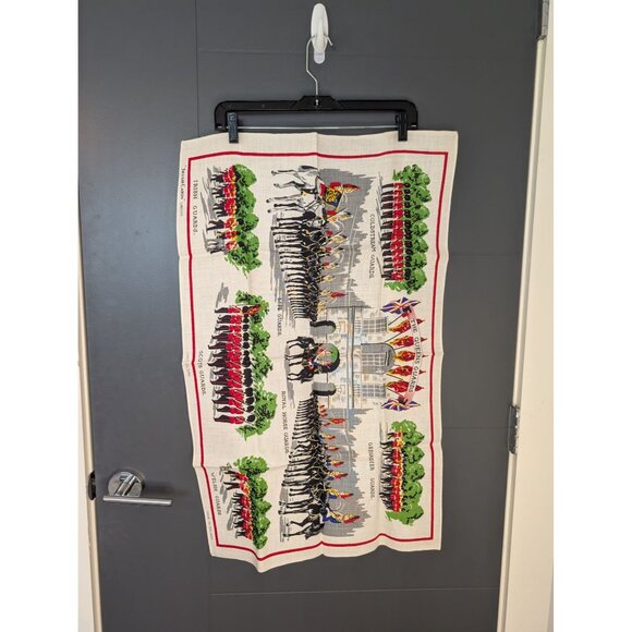 Vintage Mid Century‎ Irish Cabins Linen Souvenir Tea Towel - The Queens Guards - Picture 2 of 7